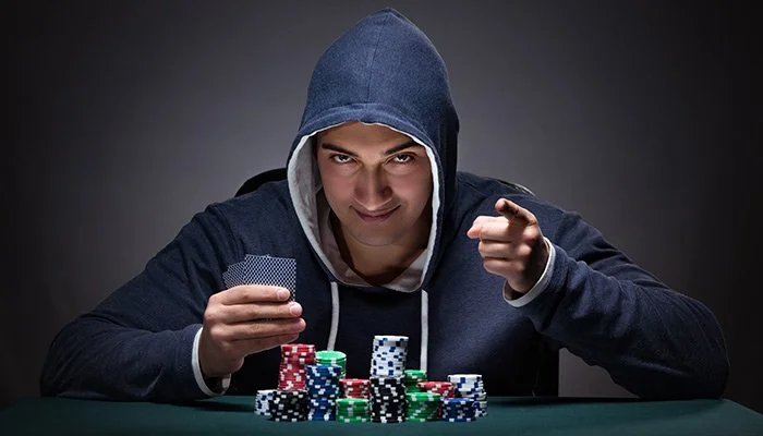 online-poker-bluffing